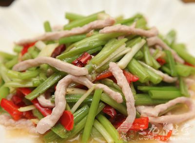 芹菜炒肉是一道非常簡單又常見的家常菜