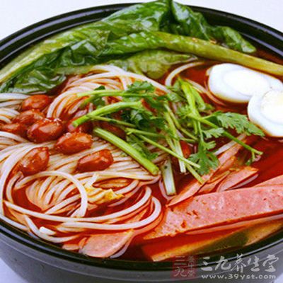 咖喱番茄丸子米線 咖喱番茄丸子米線