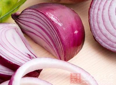 原料:木耳、洋蔥、香腸 原料:木耳、洋蔥、香腸