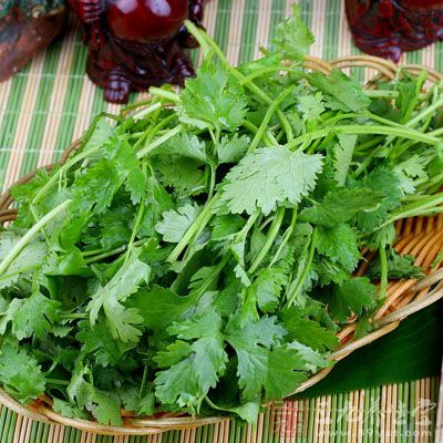 出鍋前撒入香菜末即可