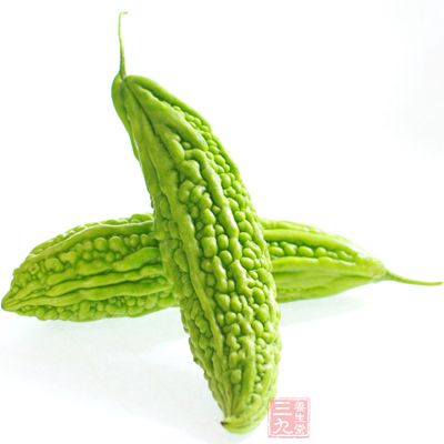 而且,苦瓜中的苦瓜素被譽為“脂肪殺手” 而且,苦瓜中的苦瓜素被譽為“脂肪殺手”