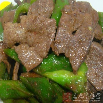 豬肝、青椒、姜、大蒜頭、醬油、鹽
