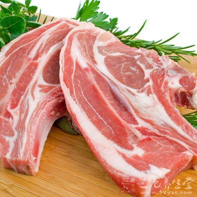 肉炒變色後下豆角炒至碧綠稍軟時放茄條繼續用小火炒 肉炒變色後下豆角炒至碧綠稍軟時放茄條繼續用小火炒