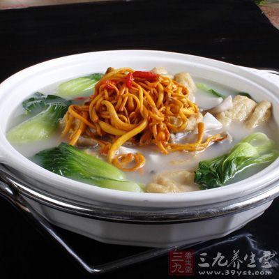 湯裡面的所有食物,包括蟲草花,都可以食用,味道非常好 湯裡面的所有食物,包括蟲草花,都可以食用,味道非常好