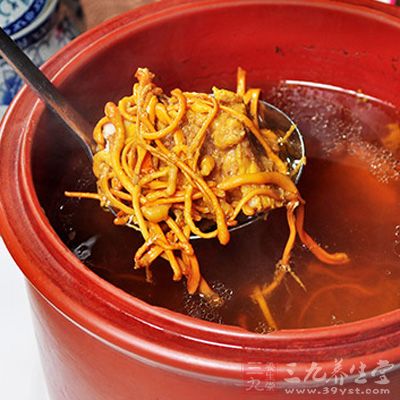 瘦肉切成絲,用紅薯粉、料酒、鹽、生抽、蚝油、胡椒粉腌15分鐘 瘦肉切成絲,用紅薯粉、料酒、鹽、生抽、蚝油、胡椒粉腌15分鐘
