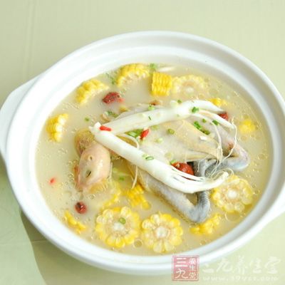 人參雞湯是食料滋補中的佳品，具有補脾益肺、生津止渴、安神定志、補氣生血等功效