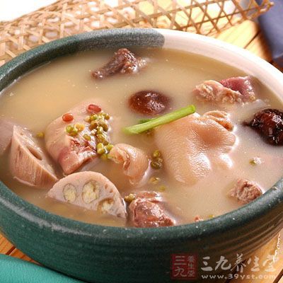 放入山藥段和鹽再煮半個小時 放入山藥段和鹽再煮半個小時