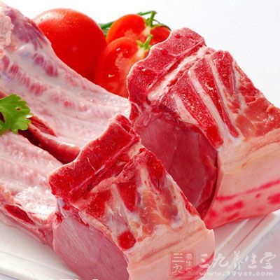首先將排骨洗淨，用溫水超一下