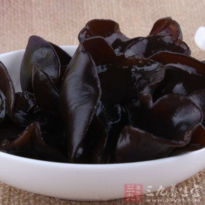 黑木耳250g洗淨切絲