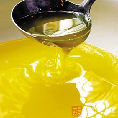 加2湯匙油入鍋燒熱