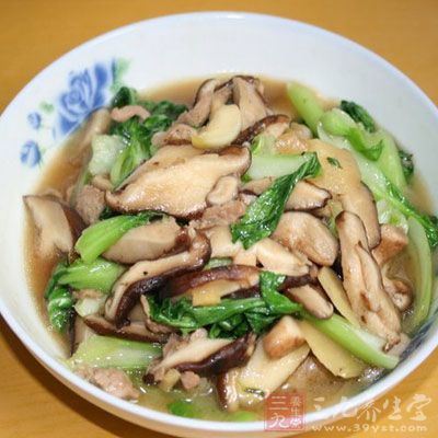 加入生抽、水澱粉翻炒均勻，出鍋即可
