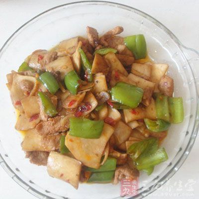 出油後放姜蒜爆香