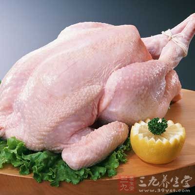 由於雞肉和香菇上色入味後炖湯 由於雞肉和香菇上色入味後炖湯