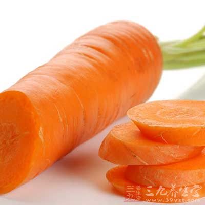 原料:雞腿4根,土豆2個,胡蘿卜1根 原料:雞腿4根,土豆2個,胡蘿卜1根