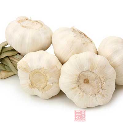 最後加入大蔥,最後加入大蒜翻炒幾下即可 最後加入大蔥,最後加入大蒜翻炒幾下即可