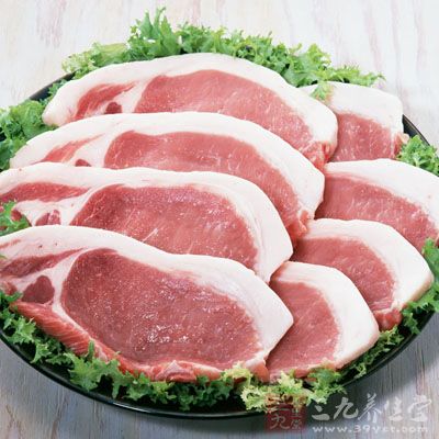 豬展肉洗淨切大塊 豬展肉洗淨切大塊