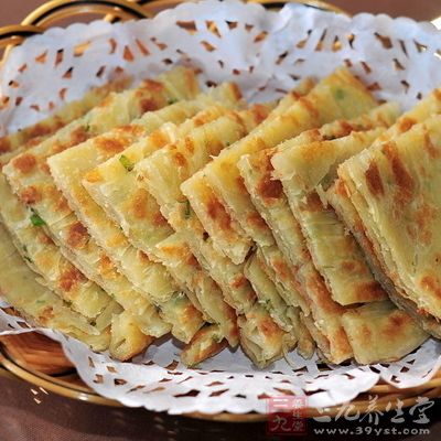 多放蔥花會更好吃，烙時可適量灑些芝麻