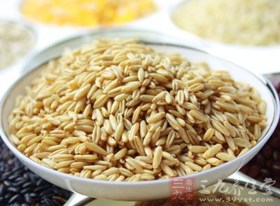 先把燕麥米用清水清洗干淨 先把燕麥米用清水清洗干淨