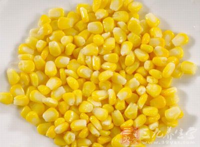 先把玉米煮熟,然後剝成顆粒狀 先把玉米煮熟,然後剝成顆粒狀