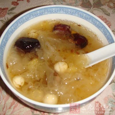 干銀耳用水泡10分鐘