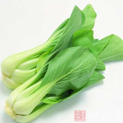 將蔥屑和油菜放入肉餡中 將蔥屑和油菜放入肉餡中