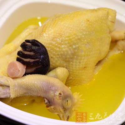 喝雞湯之前加鹽調味