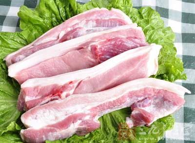 主料:五花肉1斤,土豆4個 主料:五花肉1斤,土豆4個