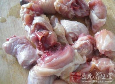 土雞腿洗淨剁小塊