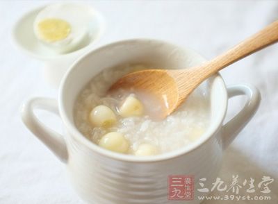 蓮子粥是一道常見的漢族藥膳