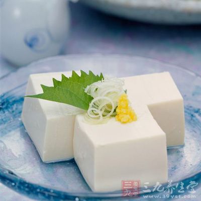 豆腐營養豐富，含有鐵、鈣、磷、鎂等人體必需的多種微量元素