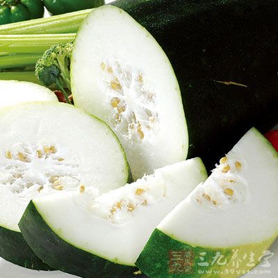 冬瓜性涼而味甘，能消熱解毒、利尿消腫，止渴除煩
