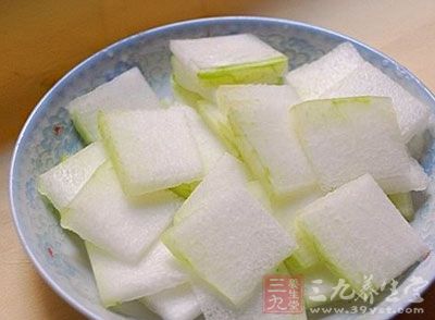 把准備好的冬瓜切片