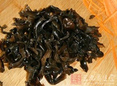 木耳泡發切絲