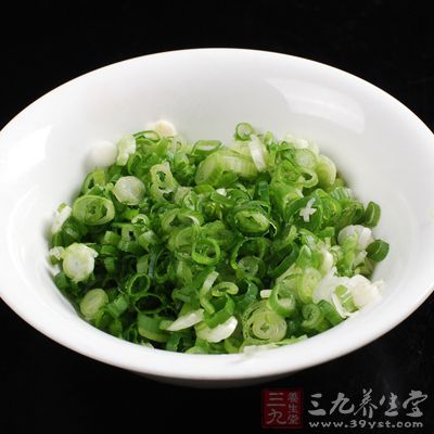 最後撒上蔥花,淋上麻油即可 最後撒上蔥花,淋上麻油即可
