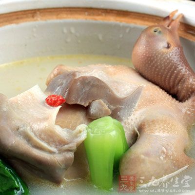 蓋蓋轉小火煲2個小時，盛入盤中即可