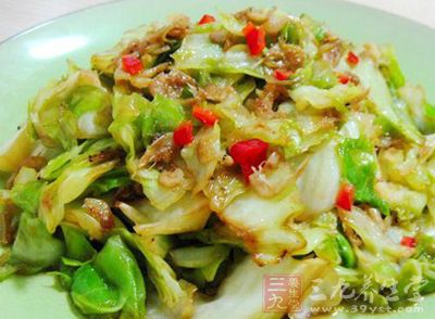 清炒蝦米卷心菜材料：卷心菜、蝦米、鹽