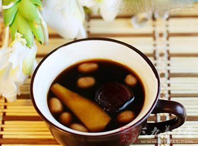 醋生姜具有養胃、減肥、防脫發，防止慢性病，提升人體陽氣的功效