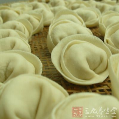 提前將香菇、蝦米用溫水浸泡至軟，留下泡發蝦米的水備用