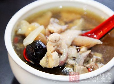淮山枸杞西洋參烏骨雞炖湯