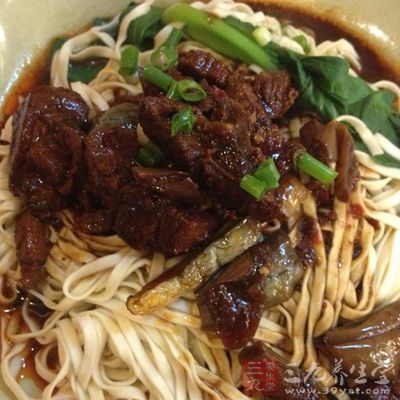 茄子炸醬面的做法 茄子炸醬面的做法