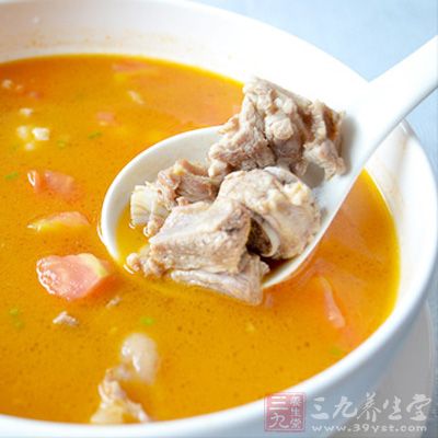 番茄馬鈴薯椰菜排骨湯