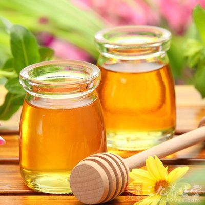蜂蜜中的葡萄糖、維生素、鎂、磷、鈣可以調節神經系統功能