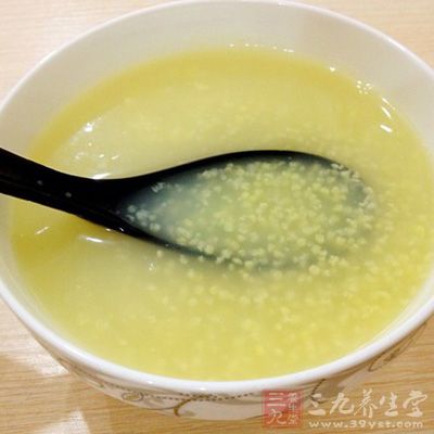 要在水完全沸騰了之後再放入小米 要在水完全沸騰了之後再放入小米
