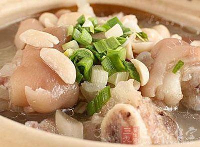 花生豬蹄湯做法 花生豬蹄湯做法