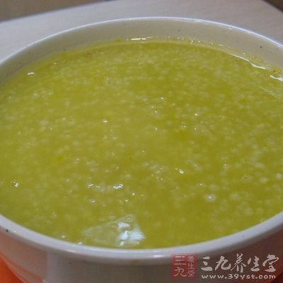 米洗淨,冷水燒開後放入小米 米洗淨,冷水燒開後放入小米