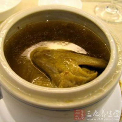 銀耳陳皮炖乳鴿