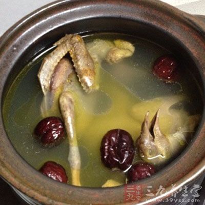 鴿子湯大火燒開，轉小火煲1小時左右