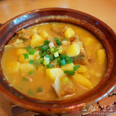 土豆炖排骨的做法二