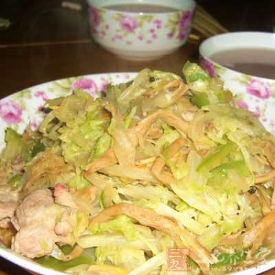 加入適量清水炖煮,炒熟出鍋 加入適量清水炖煮,炒熟出鍋
