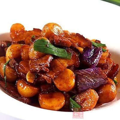 最後加入味精調味,出鍋,裝入盤中即可 最後加入味精調味,出鍋,裝入盤中即可